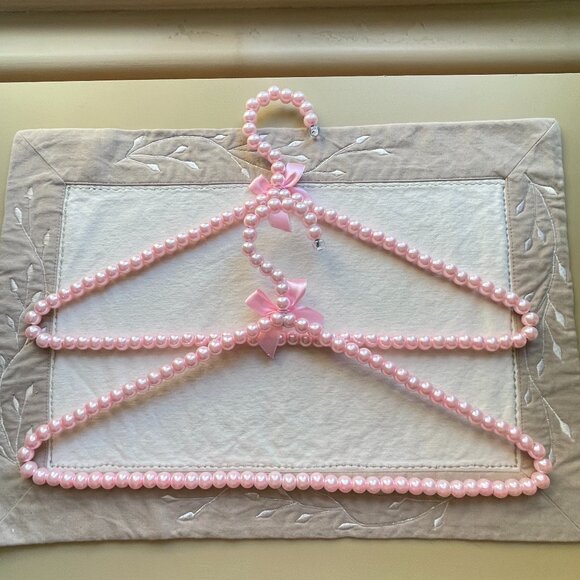New Set of 2 Pink Pearl Hangers with Satin Bow Ribbon Clothing Glam Girlie - Picture 3 of 4
